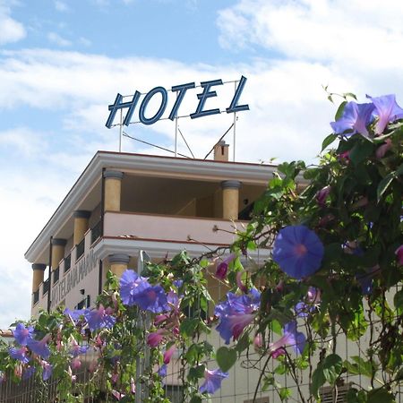 Hotel Baia Marina Orosei Exterior photo