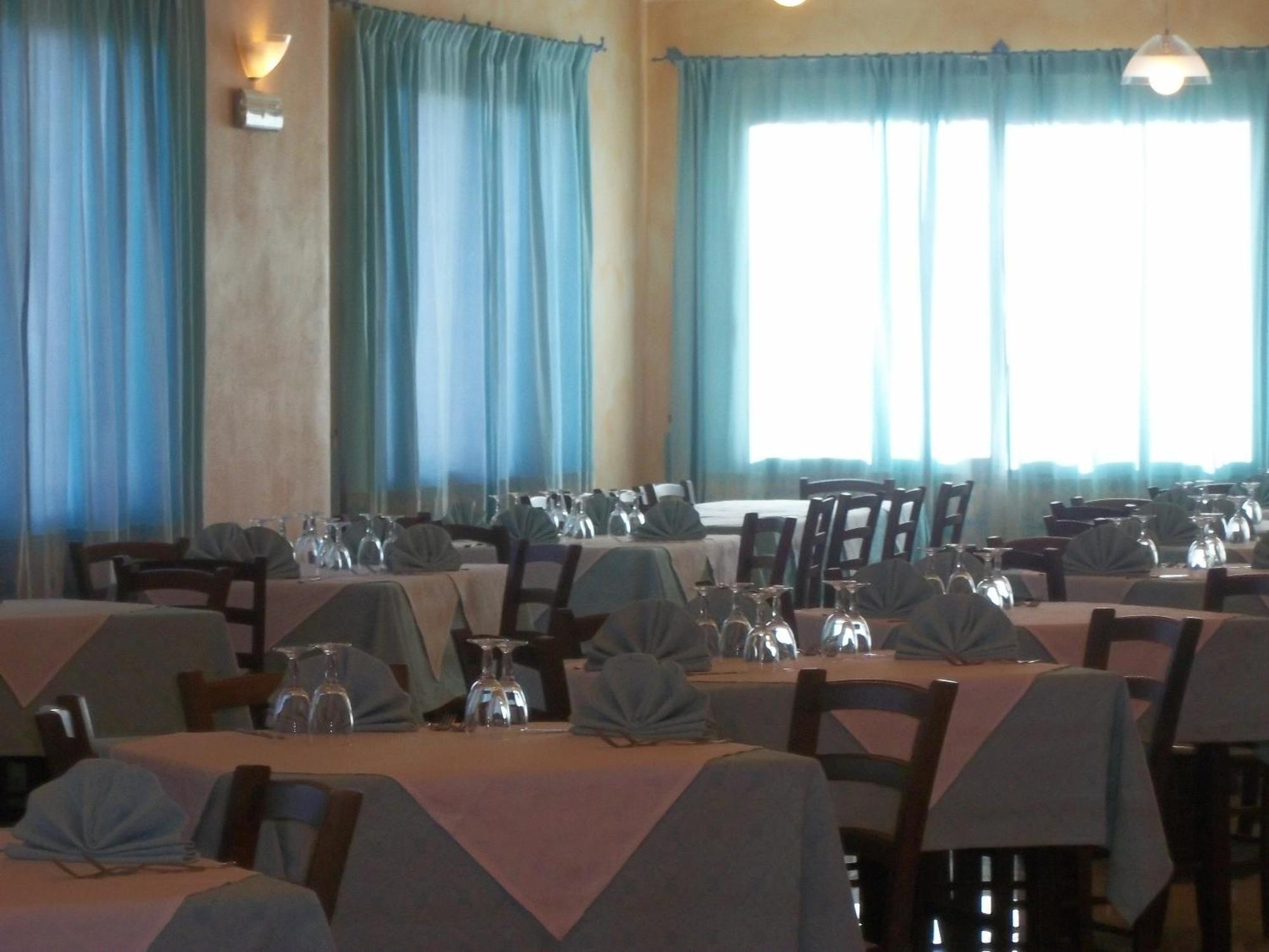 Hotel Baia Marina Orosei Restaurant photo