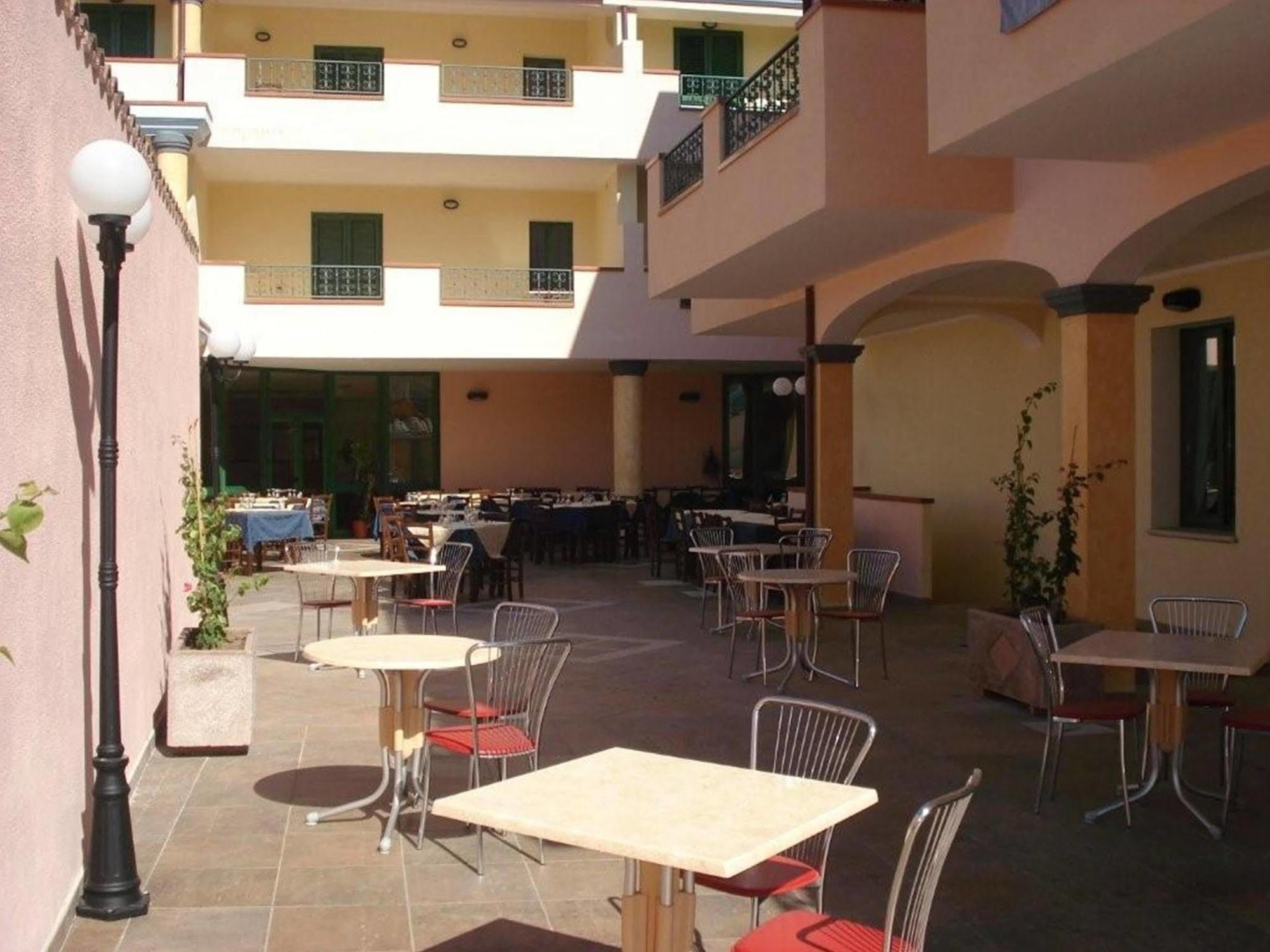 Hotel Baia Marina Orosei Restaurant photo